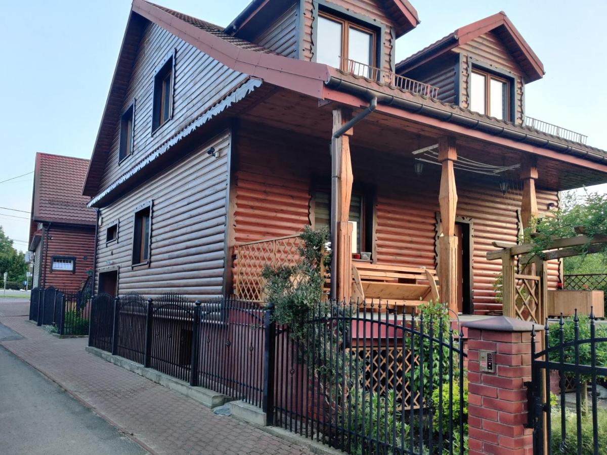 Cztery Pory Roku Casa de hóspedes Białowieża Exterior foto