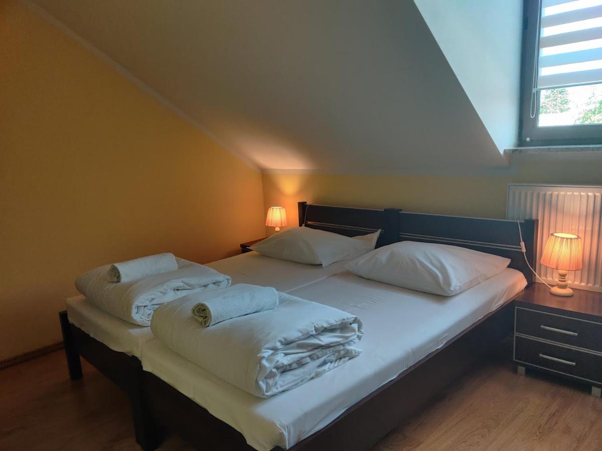 Cztery Pory Roku Casa de hóspedes Białowieża Exterior foto