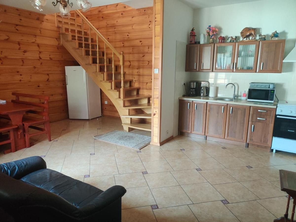 Cztery Pory Roku Casa de hóspedes Białowieża Exterior foto