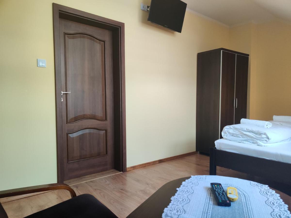 Cztery Pory Roku Casa de hóspedes Białowieża Exterior foto