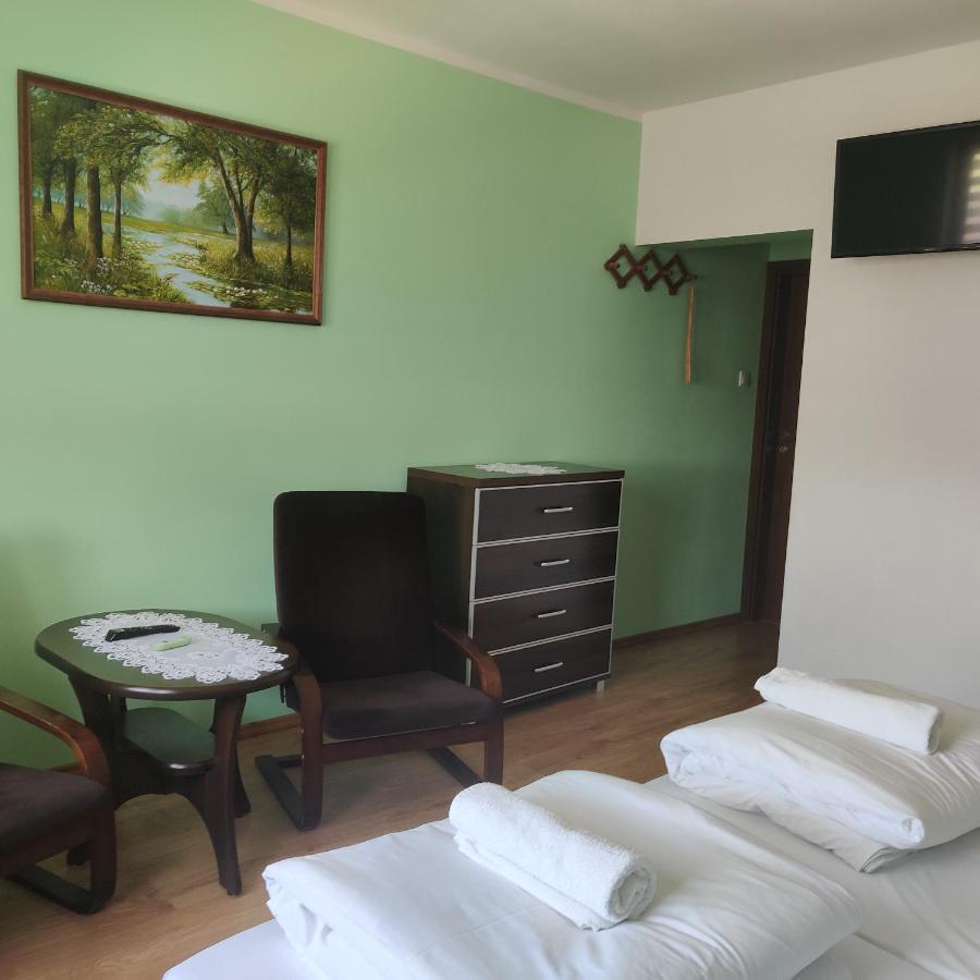 Cztery Pory Roku Casa de hóspedes Białowieża Exterior foto